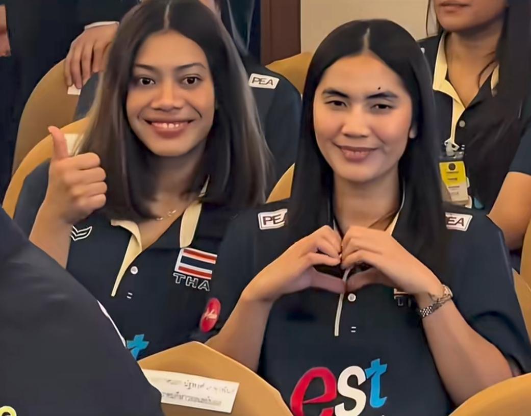 泰国女排载誉回国，受到了泰国总理的接见！该说不说，泰国女排这批队员的个头和颜值十