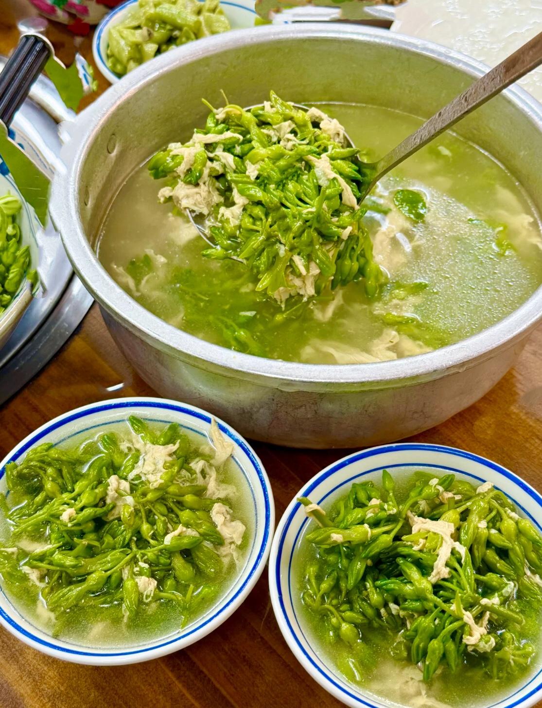 这种花一点都闻不到香味的，不知道为什么叫千里香，不过有幸吃过一次，还真特么好吃