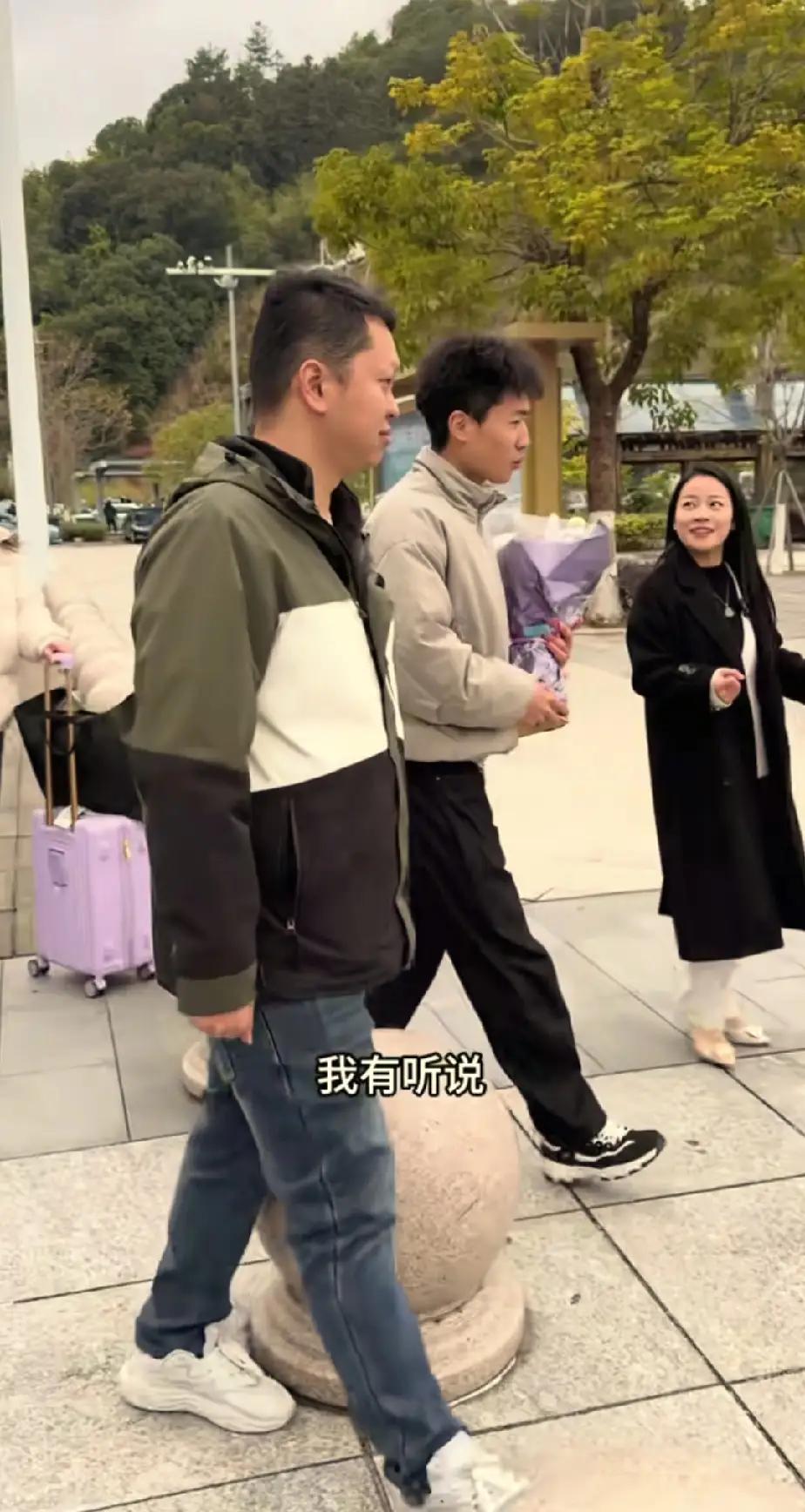 谢浩男的朋友牛奶霸霸如今的名气丝毫不逊色于谢浩男。毕竟谢浩男还得完成学业，没有时