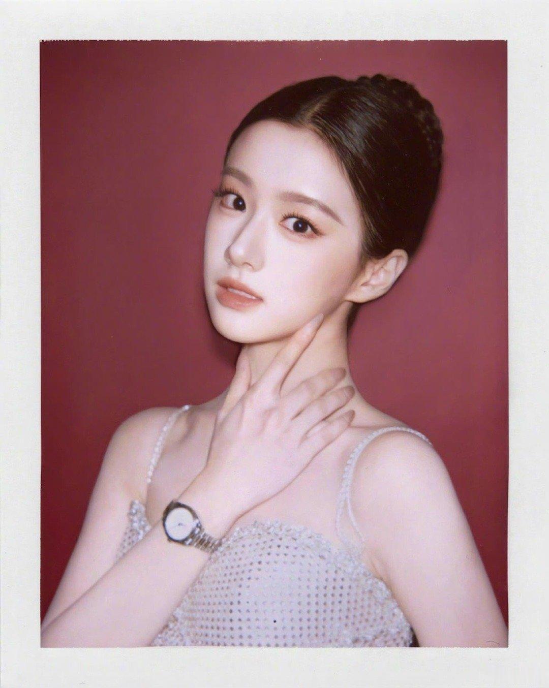 卢昱晓包上恩撕拉片卢昱晓包上恩撕拉片来了两个大美女好养眼[爱心]​​​