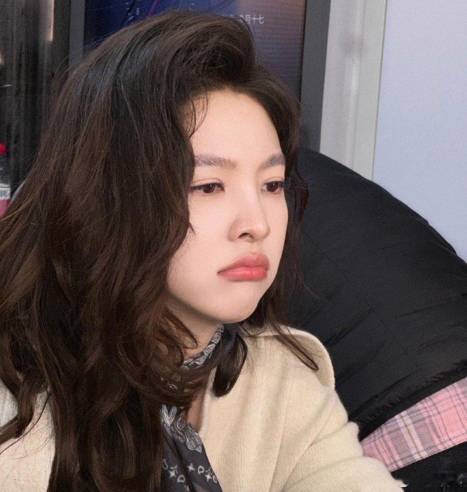 章若楠被骂不敬业后，工作室硬刚剧组，真相曝光，最该背锅的是代拍和剧组