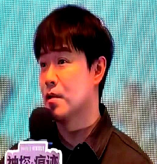 陈思诚新片选角直接把资方塞人拒了，转身在《士兵突击》老群里摇人。消息一发，邢佳栋和李晨连片酬都没问，