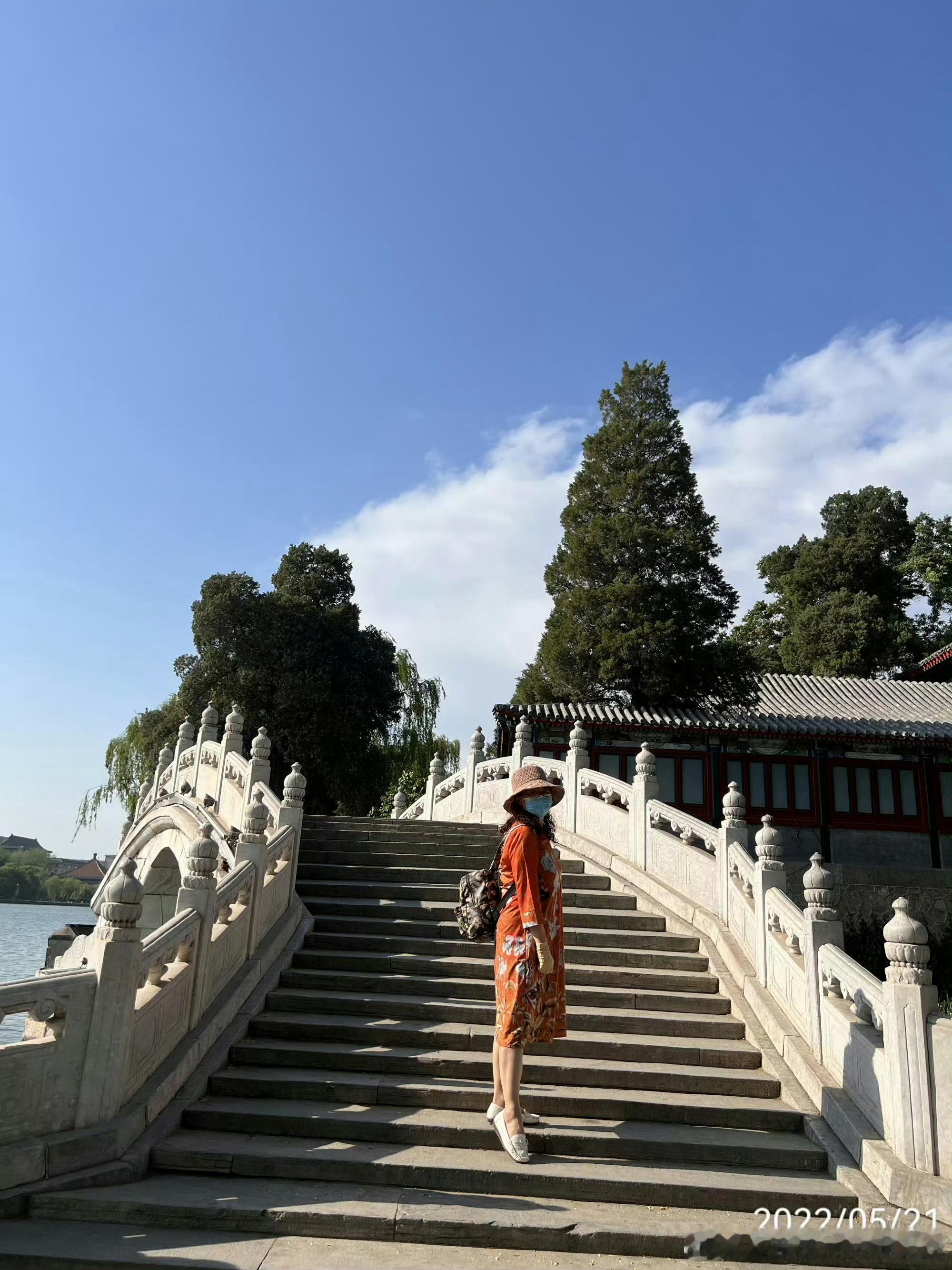 “聪明人常从万物中有所感悟，因为他所得到的才能本是从一切事物中汲取的精华。”一个人越是优秀，就越懂得