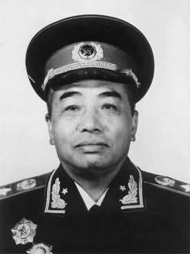 1956年，彭德怀徐州散步，紧盯墙上10个字，脸一沉：这必须改！谁写的？这