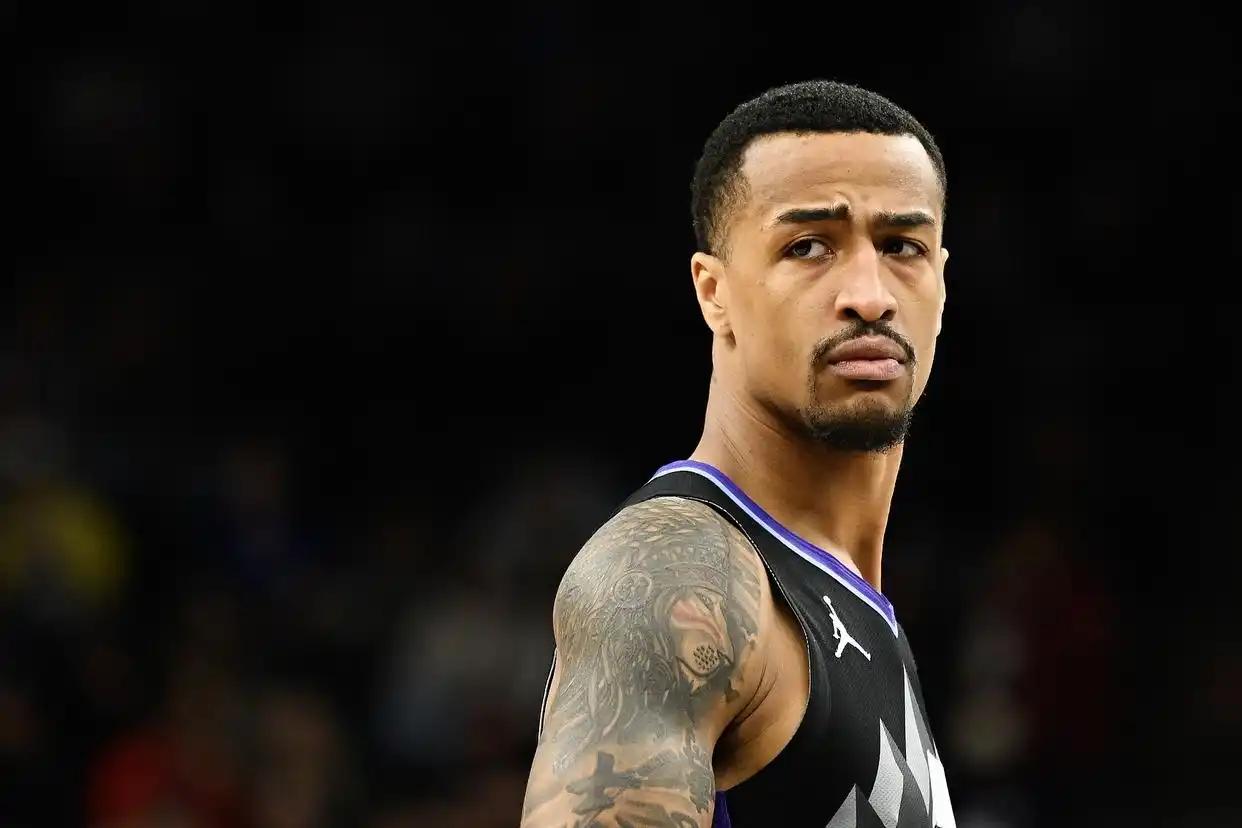 科林斯篮板都拿不到了，是真没用了快船惜败火箭，科林斯首发上场24分钟，投篮7