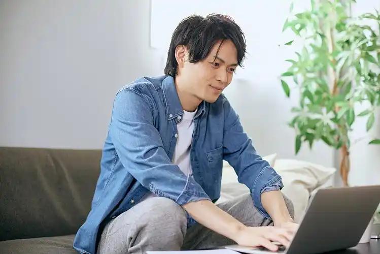 日本男子井田带着一家老小在中国呆了五天后，搭乘深夜航班，匆忙赶回日本，并发誓以后