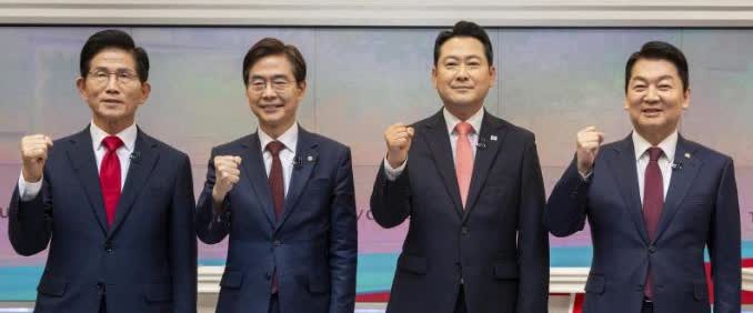 韩国媒体消息，随着国民力量党8月22日的全党代表大会临近，党内党首候选人