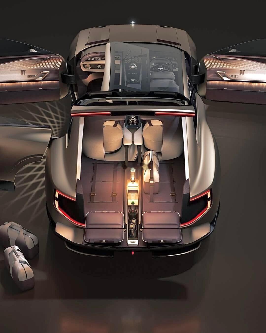 不是坐进车里，是闯进移动的奢雅艺廊宾利