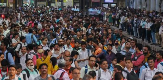 印度极有可能成为一颗“毁灭”世界的定时炸弹，要知道，印度人口看似15亿，但明眼人