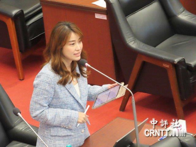 质问陈其迈，解围蒋万安！台北公园都是老鼠、高雄公园都是松鼠？蓝议员“围魏救赵”