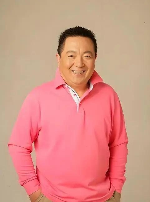 1992年，36岁的董浩因误食海鲜送医，肝脏已全部坏死。医生宣告：生命只剩不到8