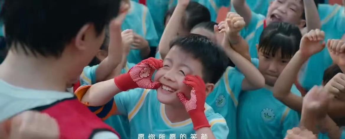 在评论区和两万人合唱王菲如愿为什么总是老歌让人更有共鸣两万人线上合唱《如愿》，歌