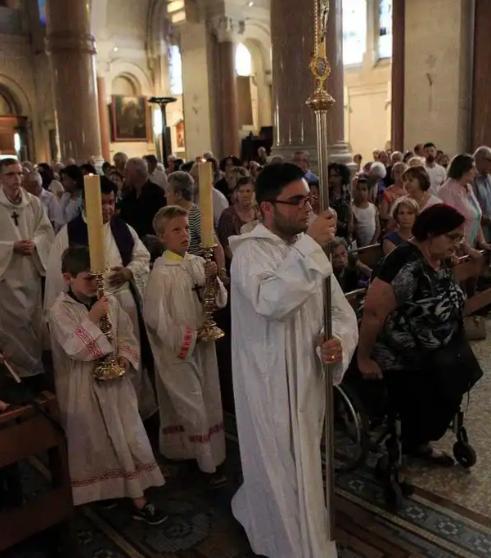 从一个国家的兴衰史来看，最可怕的打击其实不是武力占领。武力再强，也很难改掉你的语