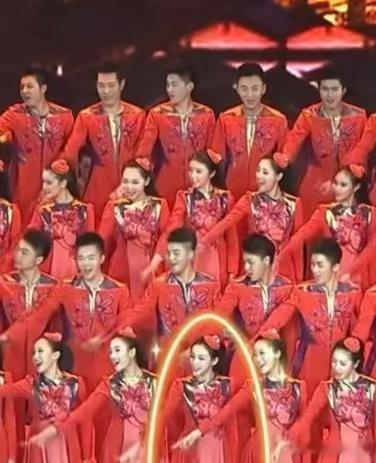 马凡舒上了两次马年春晚隔了十二年再登马年春晚，马凡舒的心境肯定变了很多，能明显