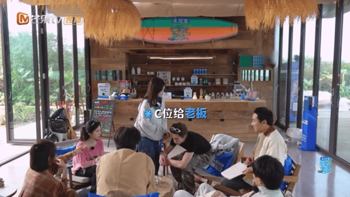 白鹿让C哇鹿鹿怎么这么好呀，作为飞行嘉宾来做义工，看到主理人立马换位让C给东道主