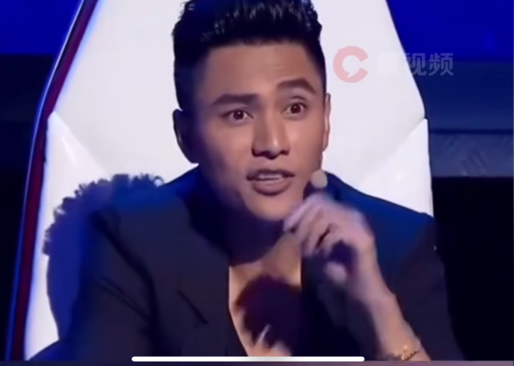 现在才明白陈坤当初的良苦用心，在2013年的快乐男声中，小于在10进9的比赛