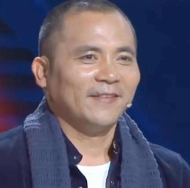 2012年，河南一名12岁贫困女孩，被校长收留免费读书，校长待她如亲生一般，谁知