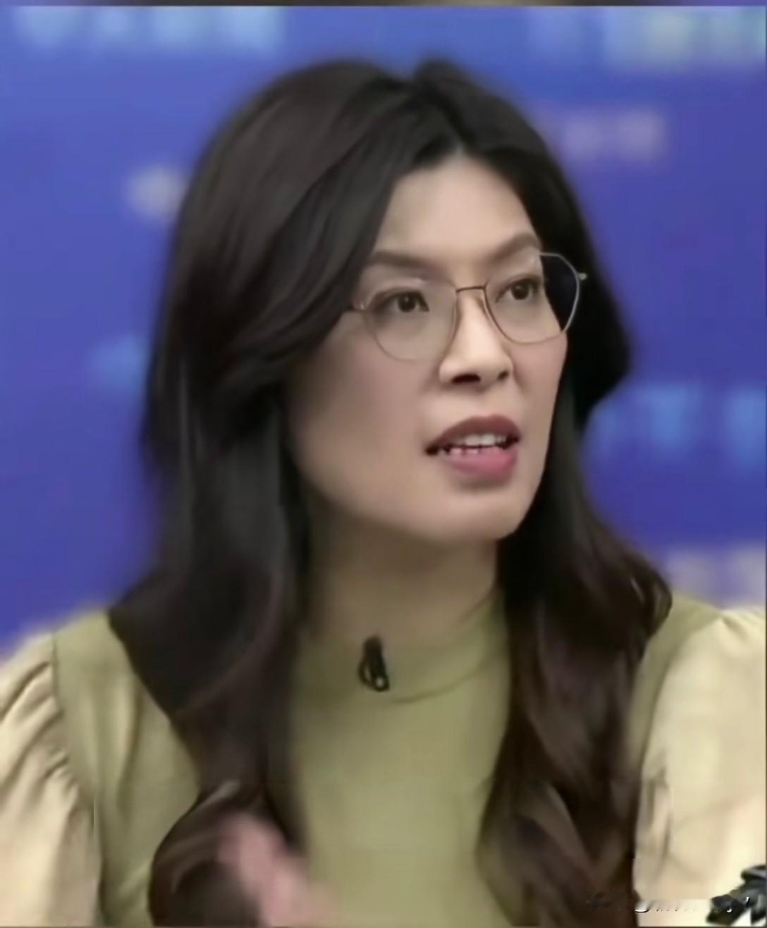 郑丽文不可小觑！看面相，高鼻梁，大眼睛，眉清目秀的，也算个美人胚子。