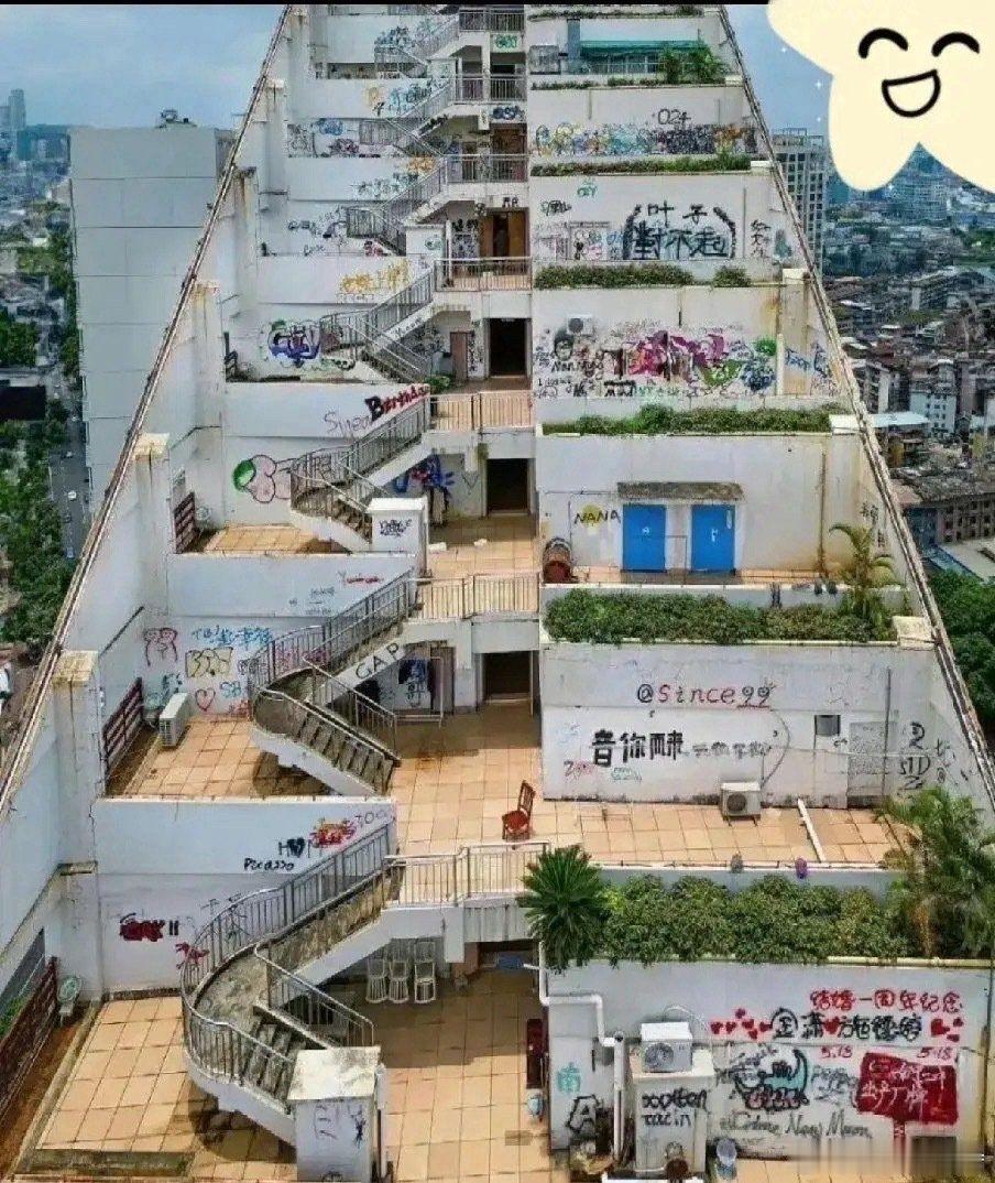 这设计师真是个天才​​​