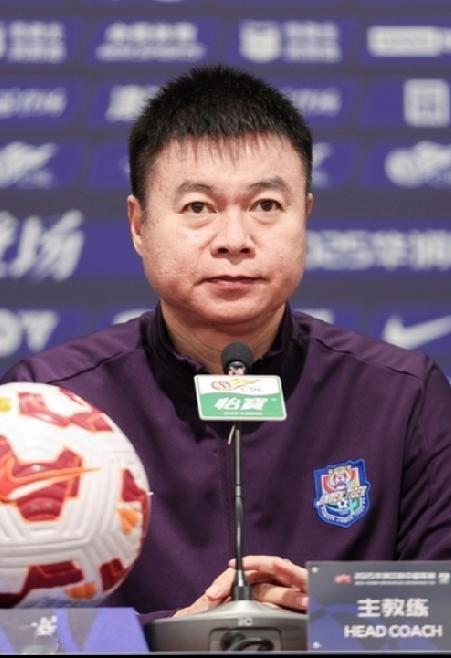 于根伟执教津门虎，那成绩是有目共睹的好。津门虎一年投入1亿，如今在中超排第6，投