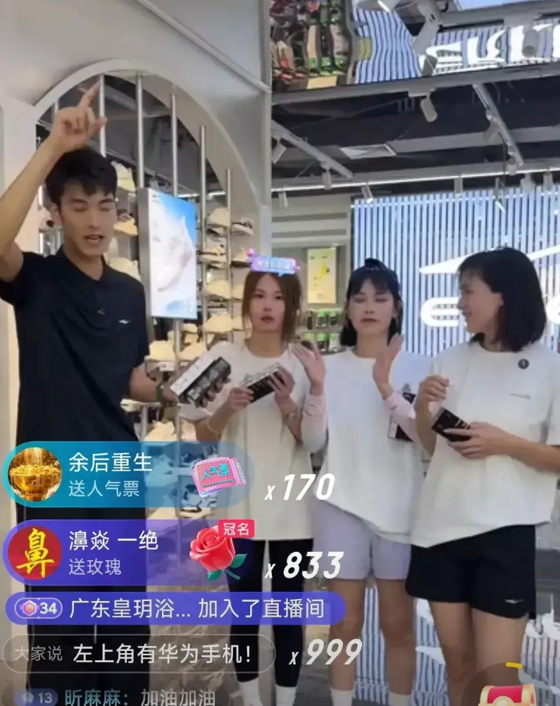 越来越不看好这一家人了。认亲的时候背2万多的LV，戴着百万手表，开着百万的