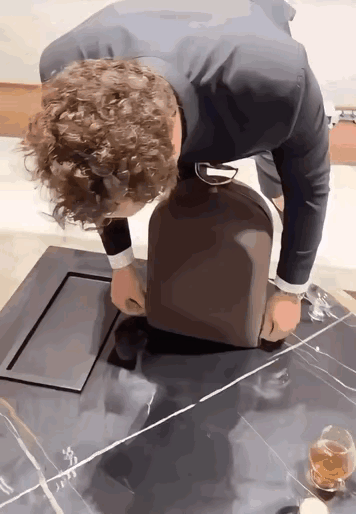 马爹利至尊白兰地开箱，高级感，仪式感满满，包装9.9万，酒0.1万。