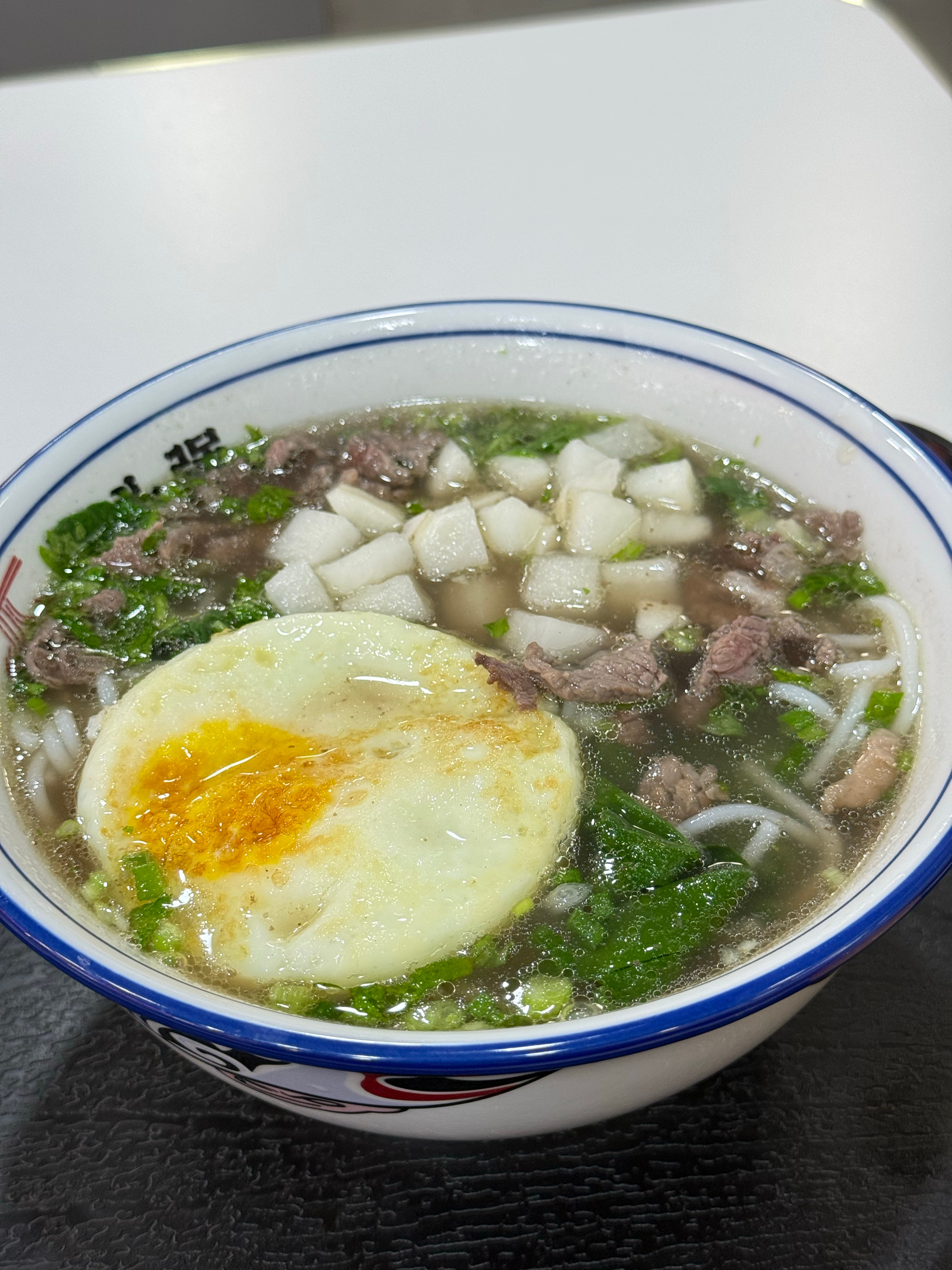 你晚上吃什么？晚上又在公司楼下吃了潮汕牛肉面，这个很好吃真的是吃不腻😋