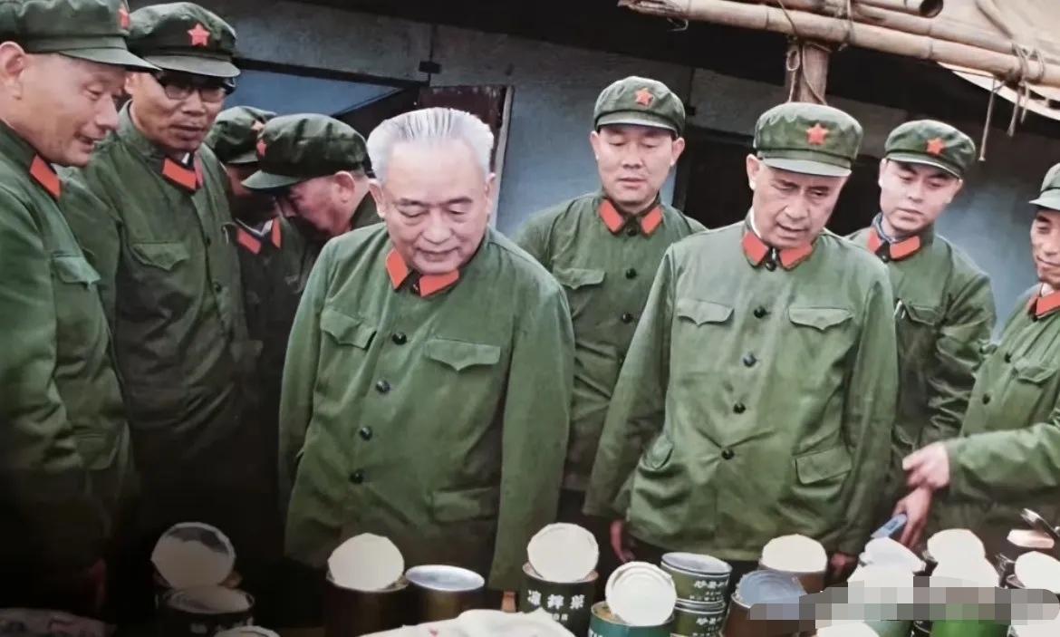 1985年春节前夕，老山前线，中央军委委员、中央军委副秘书长、中国人民解放军总政