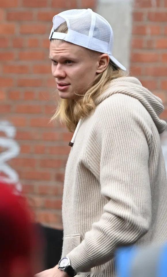 【真假哈兰德】曼城中锋哈兰德，为其代言的名表品牌拍摄广告片，片中会出现两个哈兰德