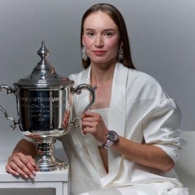 莱巴金娜的成就：🏴󠁧󠁢󠁥󠁮󠁧󠁿温布尔登-🏆🇦🇺澳大利亚网