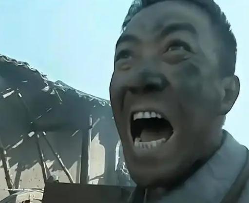 拍摄《亮剑》这部电视剧的时候，剧组出100万邀请唐国强演李云龙，导演觉得唐国强才