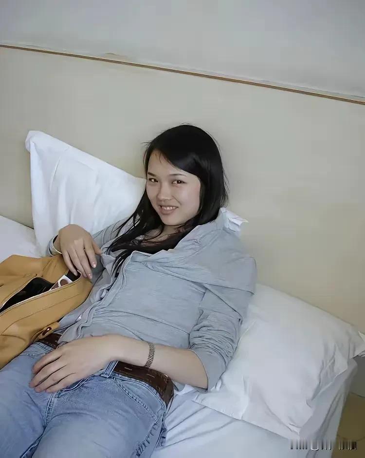 美女勾魂的眼神，有几多帅哥能对视10秒，不信试试！