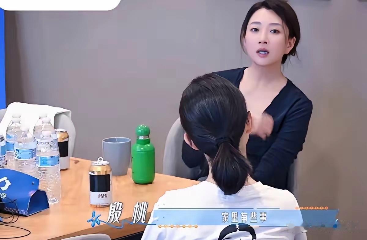 看《花少》被殷桃狠狠破防了。节目里林依晨温柔问殷桃：为什么会想来参加花少？殷桃语气轻轻、平静得近乎克