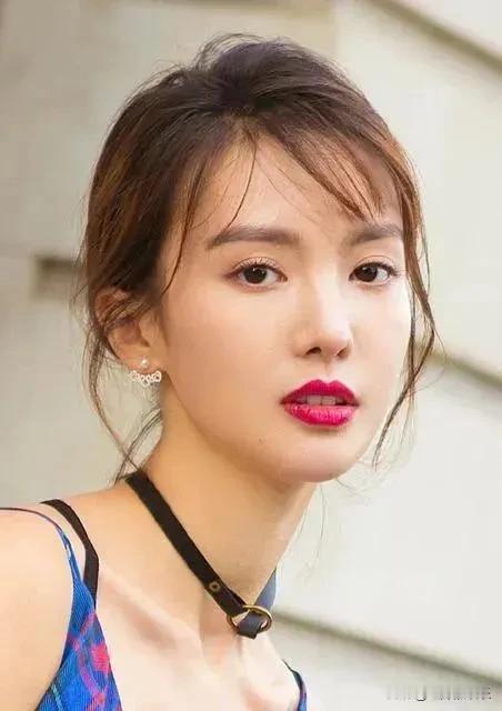 万万没想到，明星金晨“摊”上事了[哭哭]1月29日，演员金晨被曝出疑似肇事逃