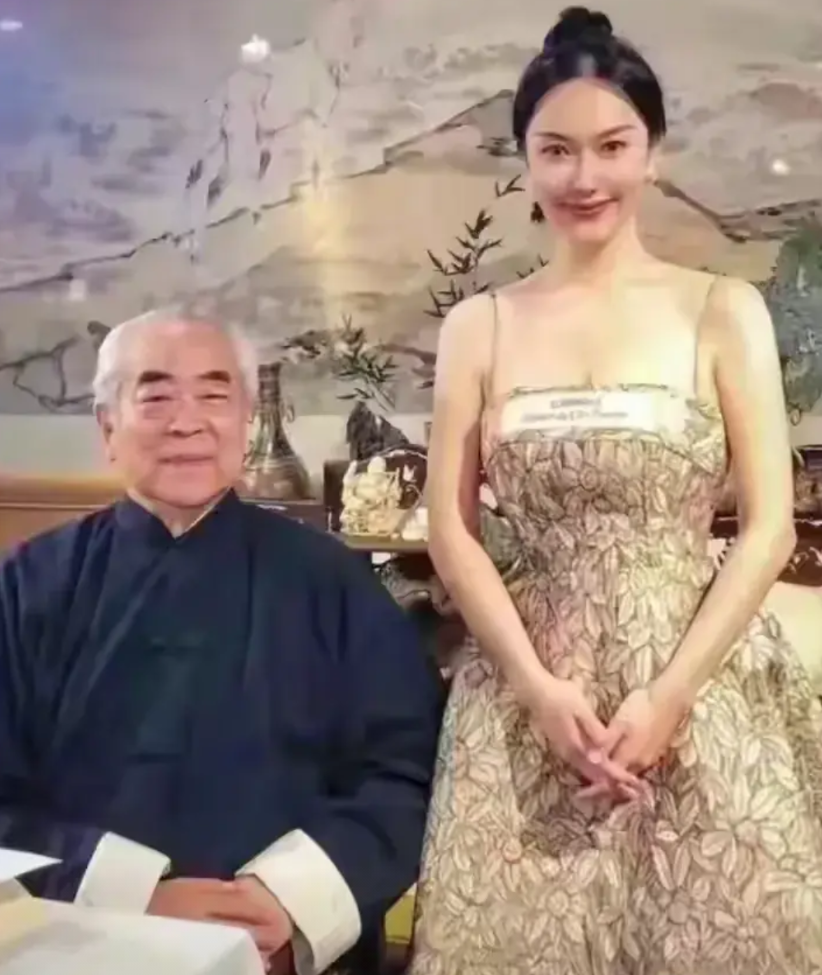 虽然当初大家都看破不说破，但谁也没想到徐萌的手段使得狠辣了些，不仅出轨了范增的继