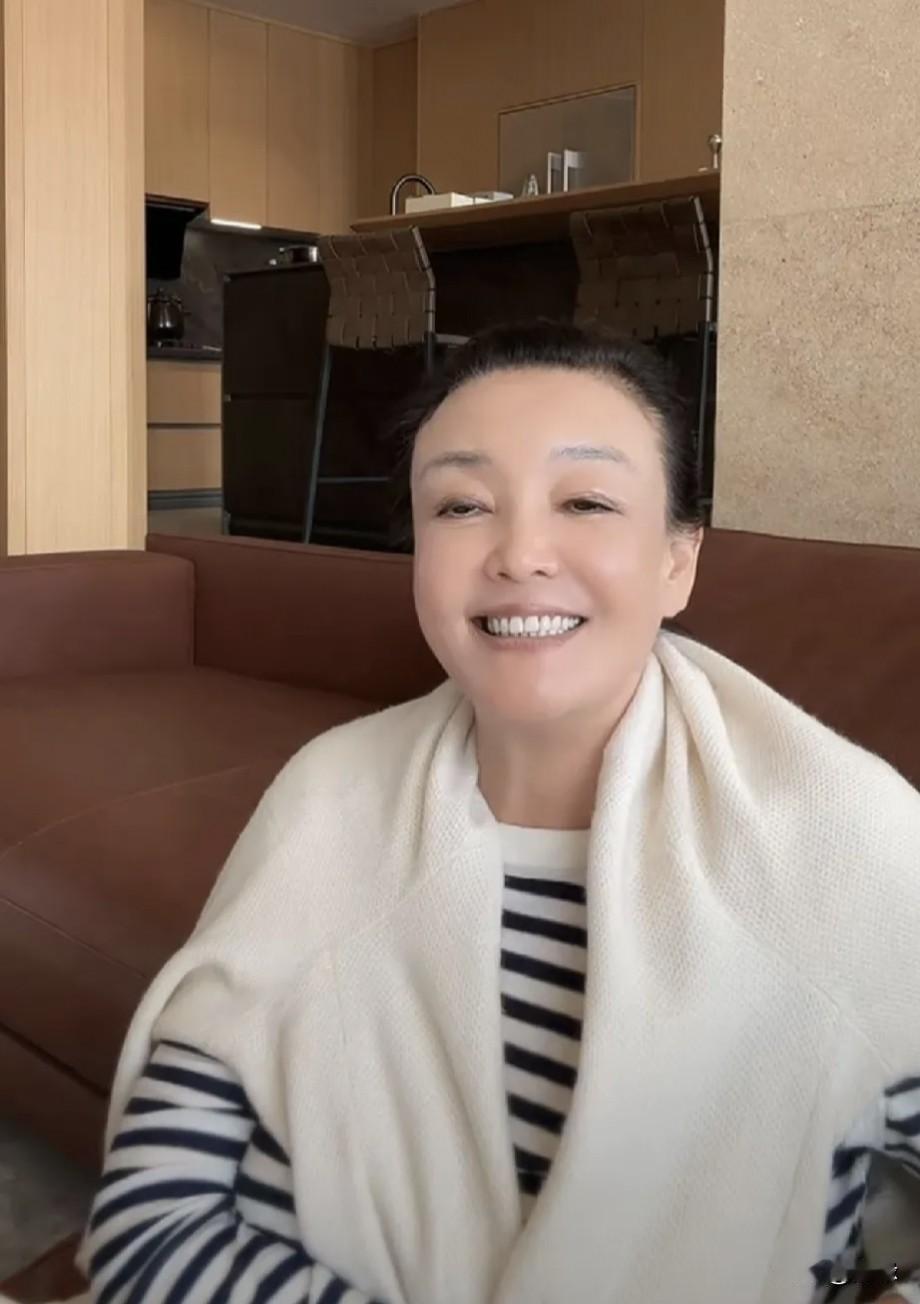 玥儿箖箖连续玩了三天雪，还没有玩够。果然是北京的孩子！张兰说，孩玥儿箖箖太爱