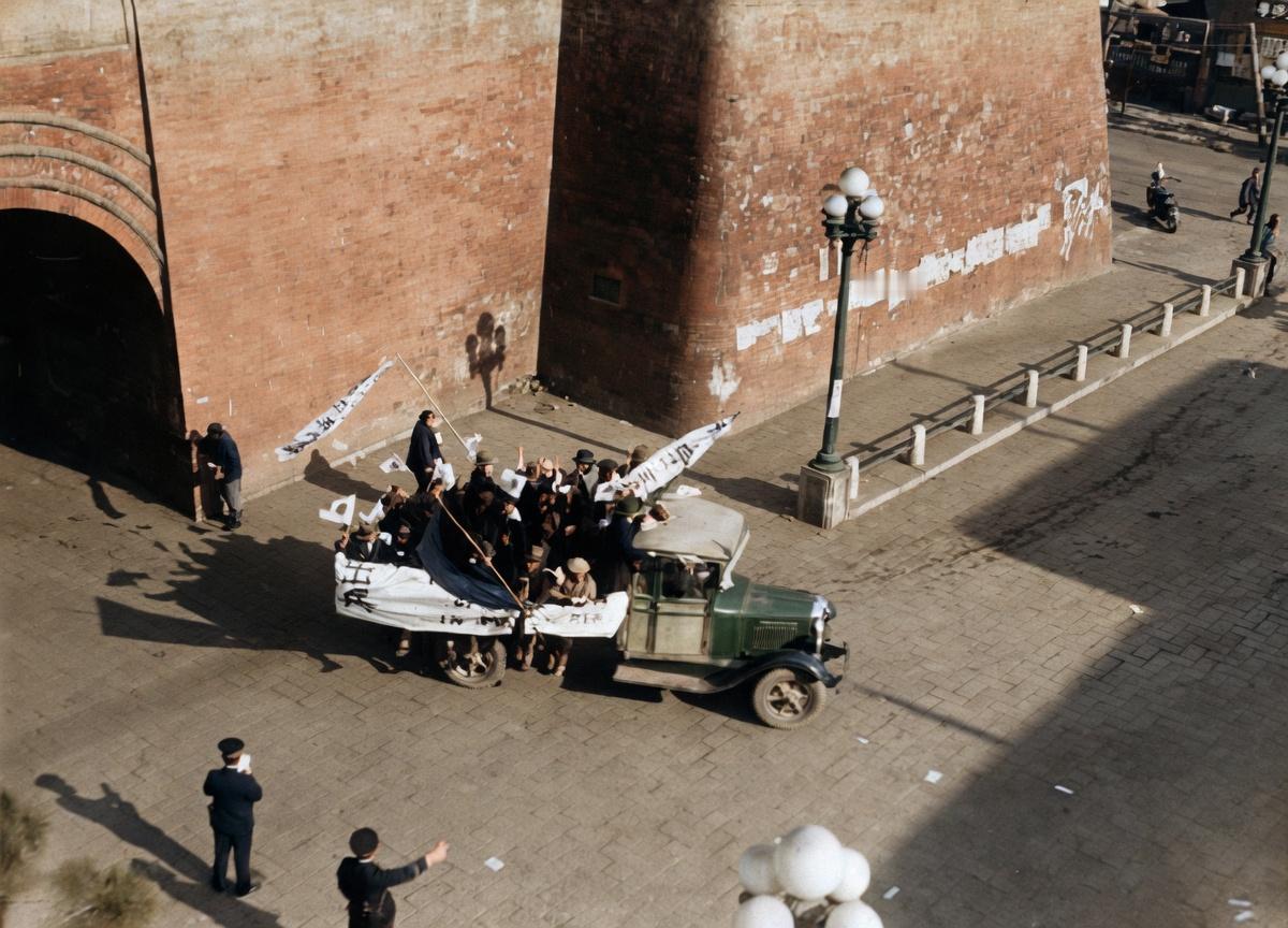 1931年11月15日，九一八事变后，日军占领奉天期间，一辆满载亲日分子的卡车，