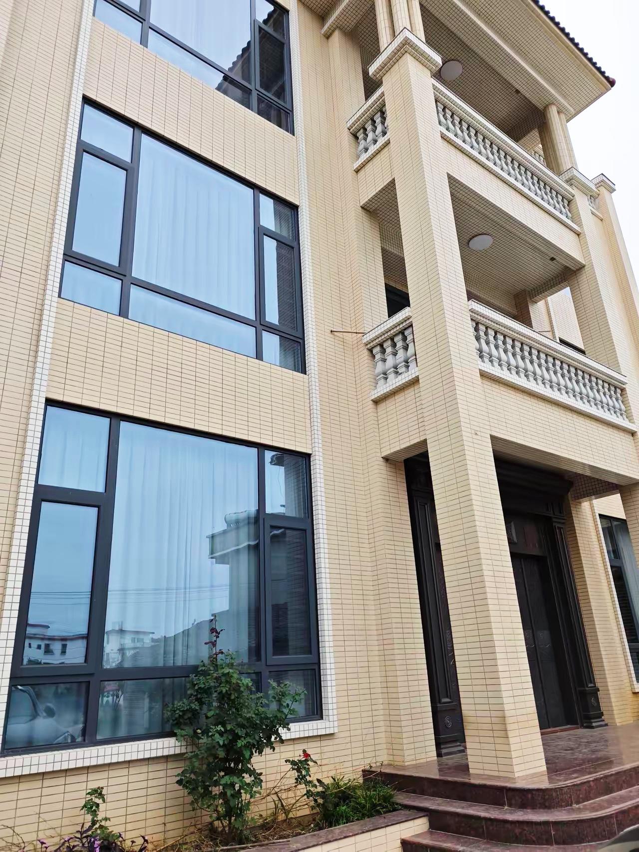 闲着帮表哥算账，他家的收入结构让我愣了半天。表哥在国企当科长，工资加年终奖，一