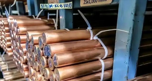 美国这次蒙了，最近美国大量囤积了铜，把铜价炒上天去了，中国也不打算惯着美国，反手