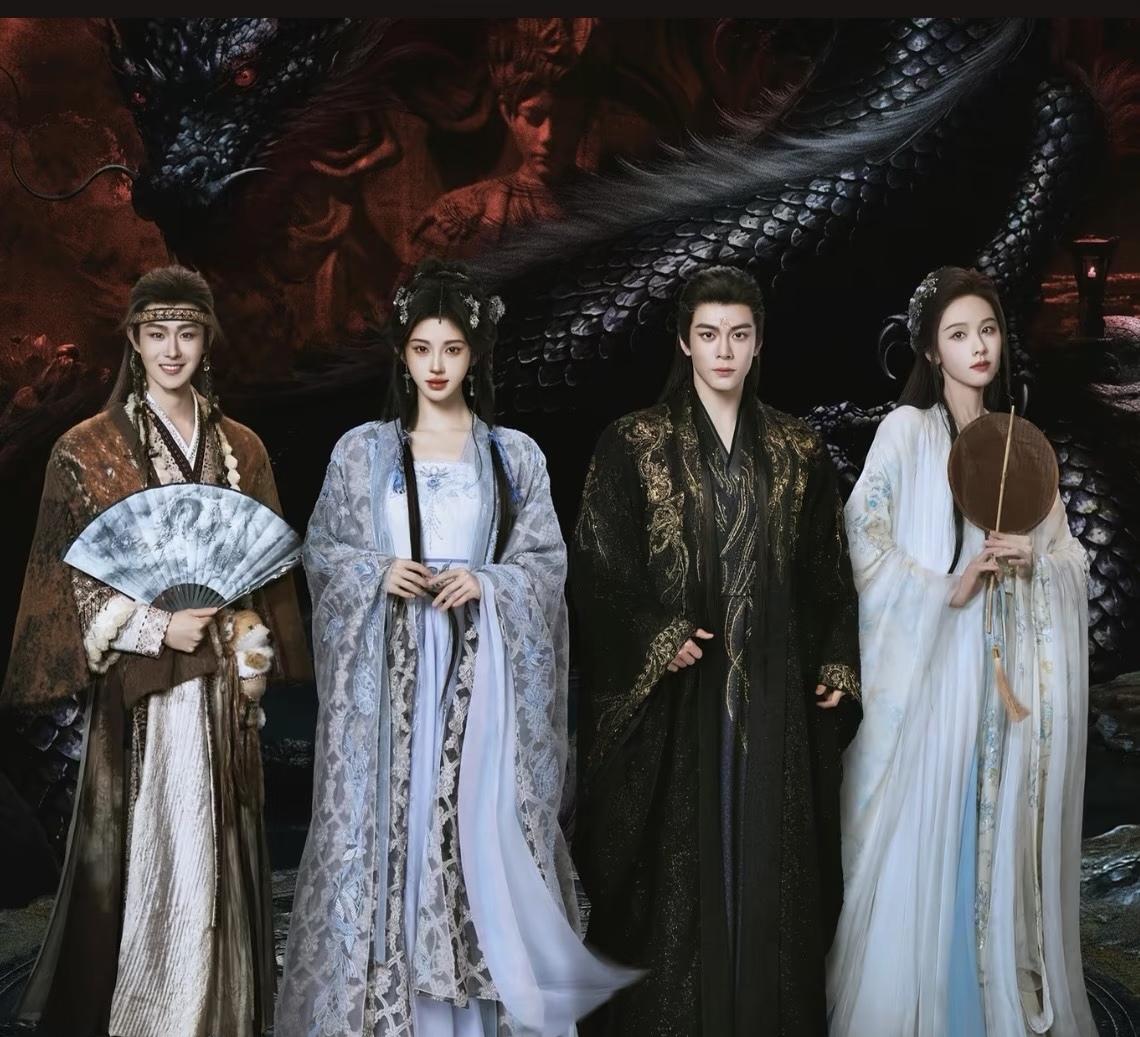 郭敬明暗戳戳地偏袒，也不是没有道理的。虽说《月鳞绮纪》海报，为追求公平连每个