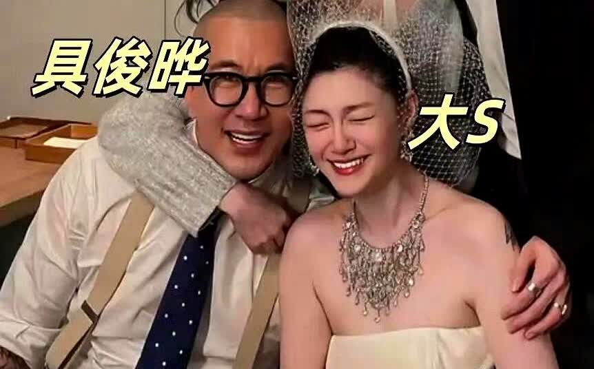 不知道哪位S家“好友""为了怀念姐姐""又曝光了一组新照片。看照片里灰毛衣女生搂