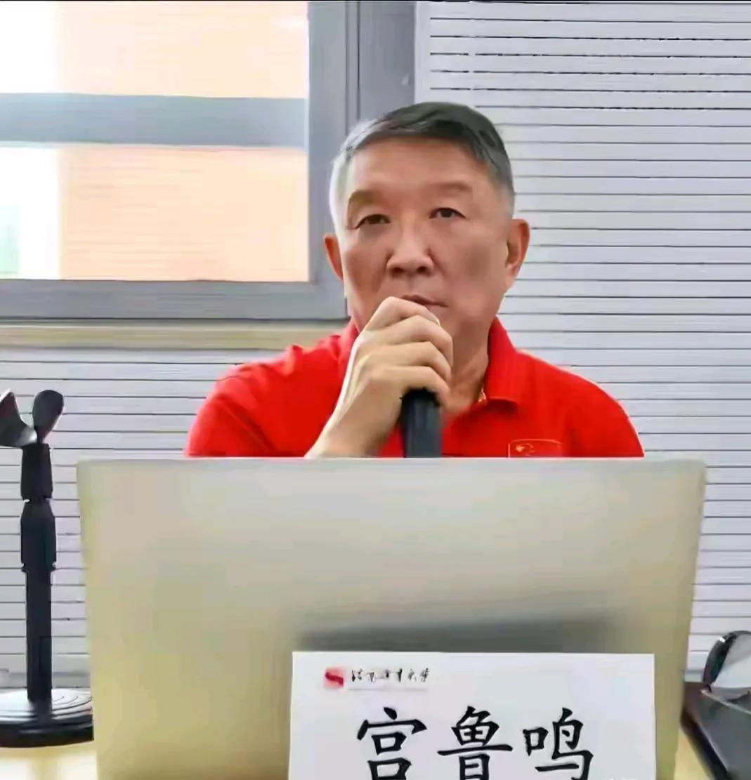 中国女篮也就这样了，并不是输了也喷，赢了也喷，确实是不行，老队员那一拨硬撑着，新