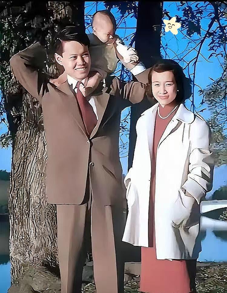 先生溘然长逝，享年103岁，留给世人无尽哀思与厚重回忆。1951年于美国定