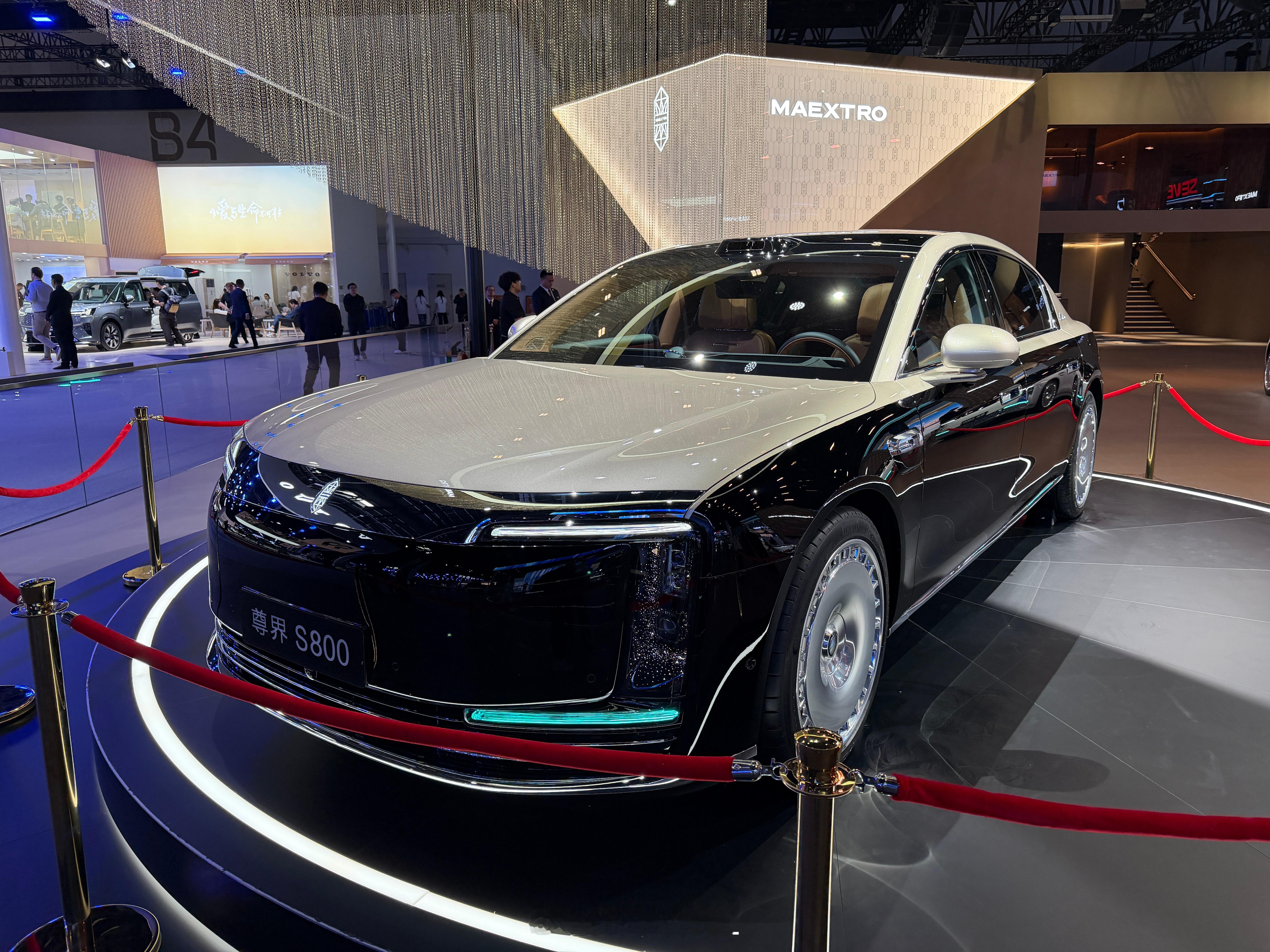 现在的尊界s800已经是国产天花板了，没想到马上要出200万的版本，牛皮