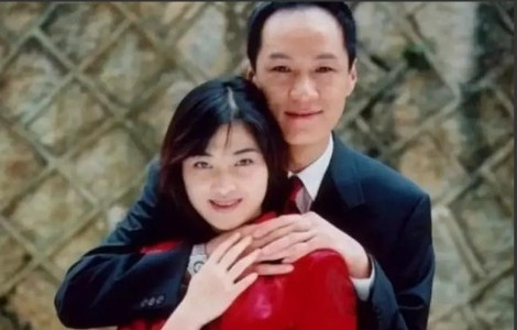 2001年，梅婷和冯远征在拍摄《不要和陌生人说话》，等拍完戏，梅婷发现整个剧组的