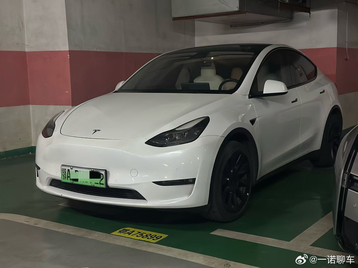 最新拿下21年特斯拉modely长续个人一手白外白内大轮毂能选配的都选配