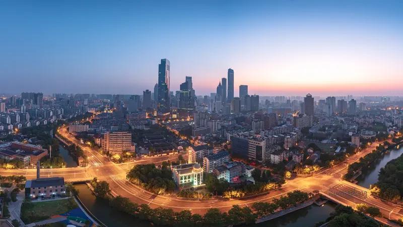 南京到无锡规划地铁通联不实最近网上疯传“南京地铁要通到无锡宜兴”，这消息传得有