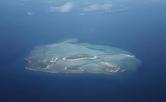 中方直接在黄岩岛入口拉起了浮动屏障！这次咱们没费一句口舌，直接把大门给锁上了