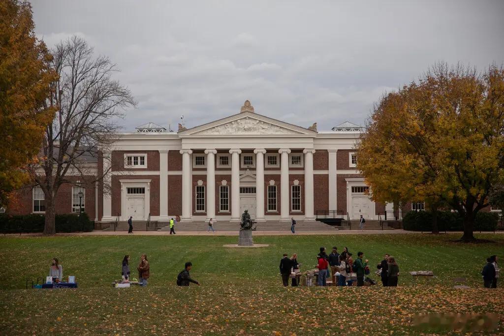 【美国司法部起诉弗吉尼亚州资助非法移民学费】（纽约时报）周一，美国司法部就弗吉尼