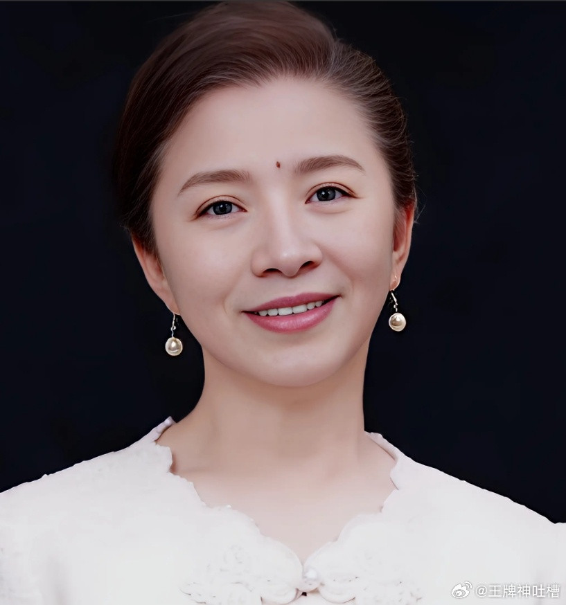 你们发现了吗？迟蓬有一个弱点，可能永远也改不掉了。那就是她总是习惯性的跟人